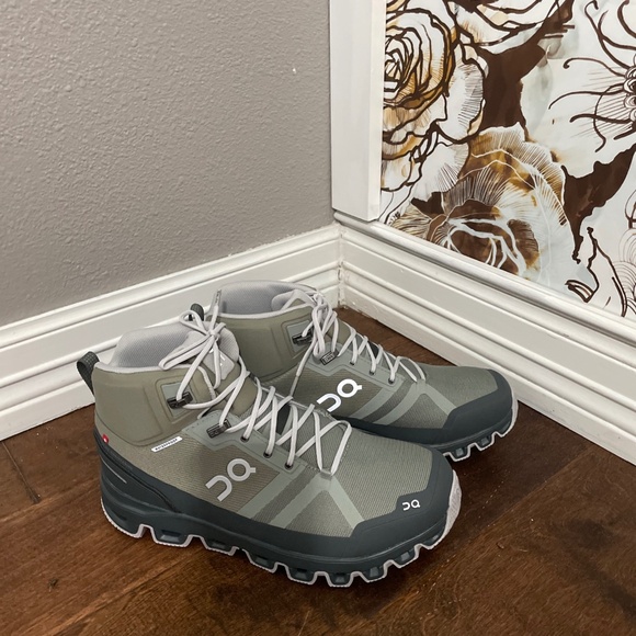 On Running ,Cloudrock Men Trail Running Shoes WP-Kelp/Lead,SZ8.5,NEW W/BOX - Picture 1 of 8